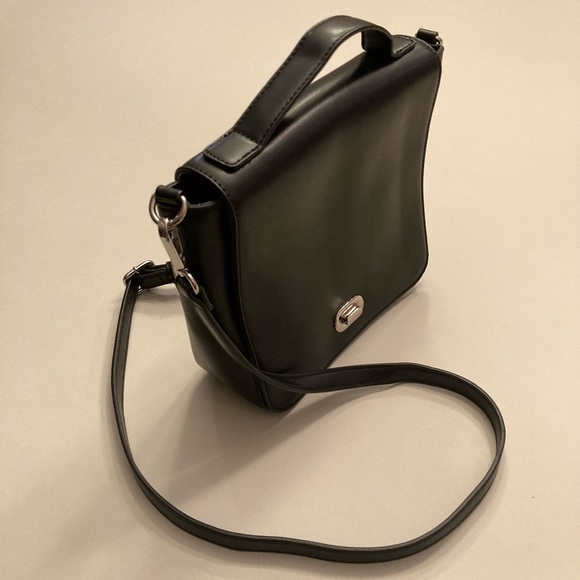 A black leather cross body bag - Picture 2 of 5